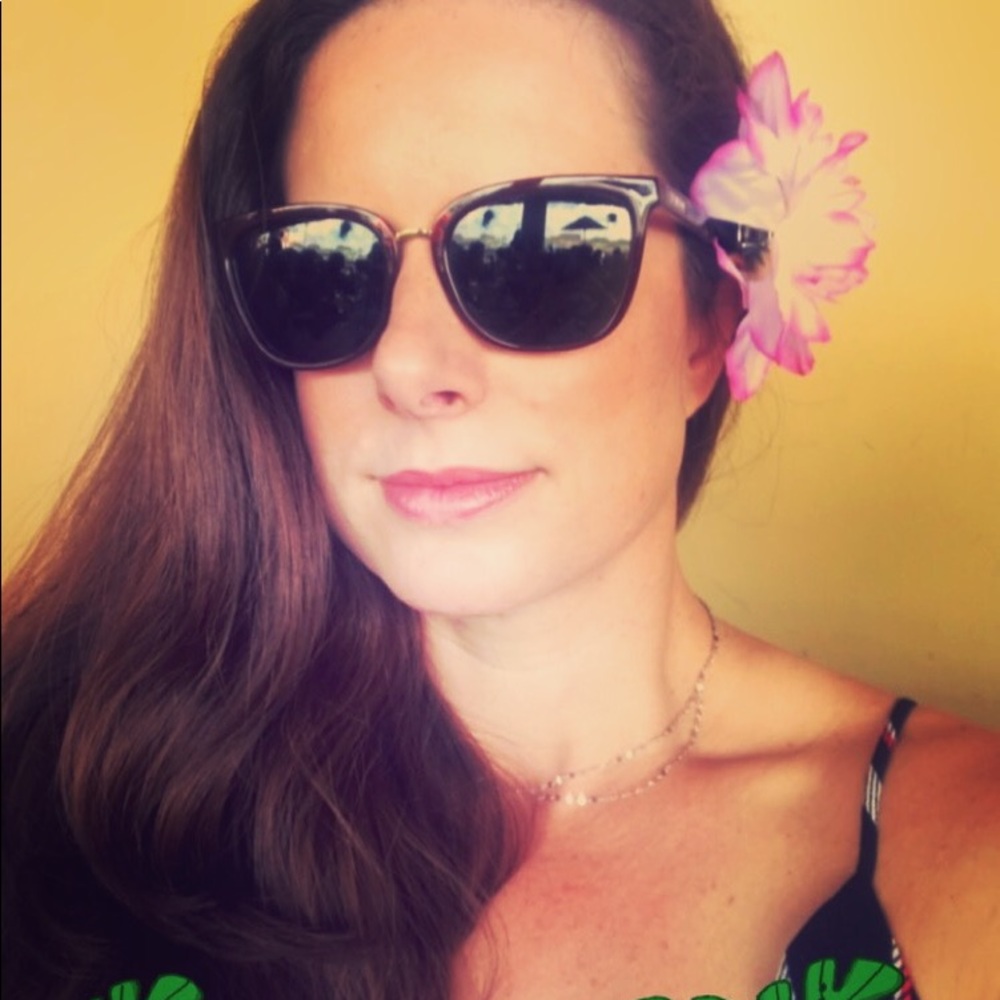 Thanks for stopping by!✨Meet your Posher, Meredith